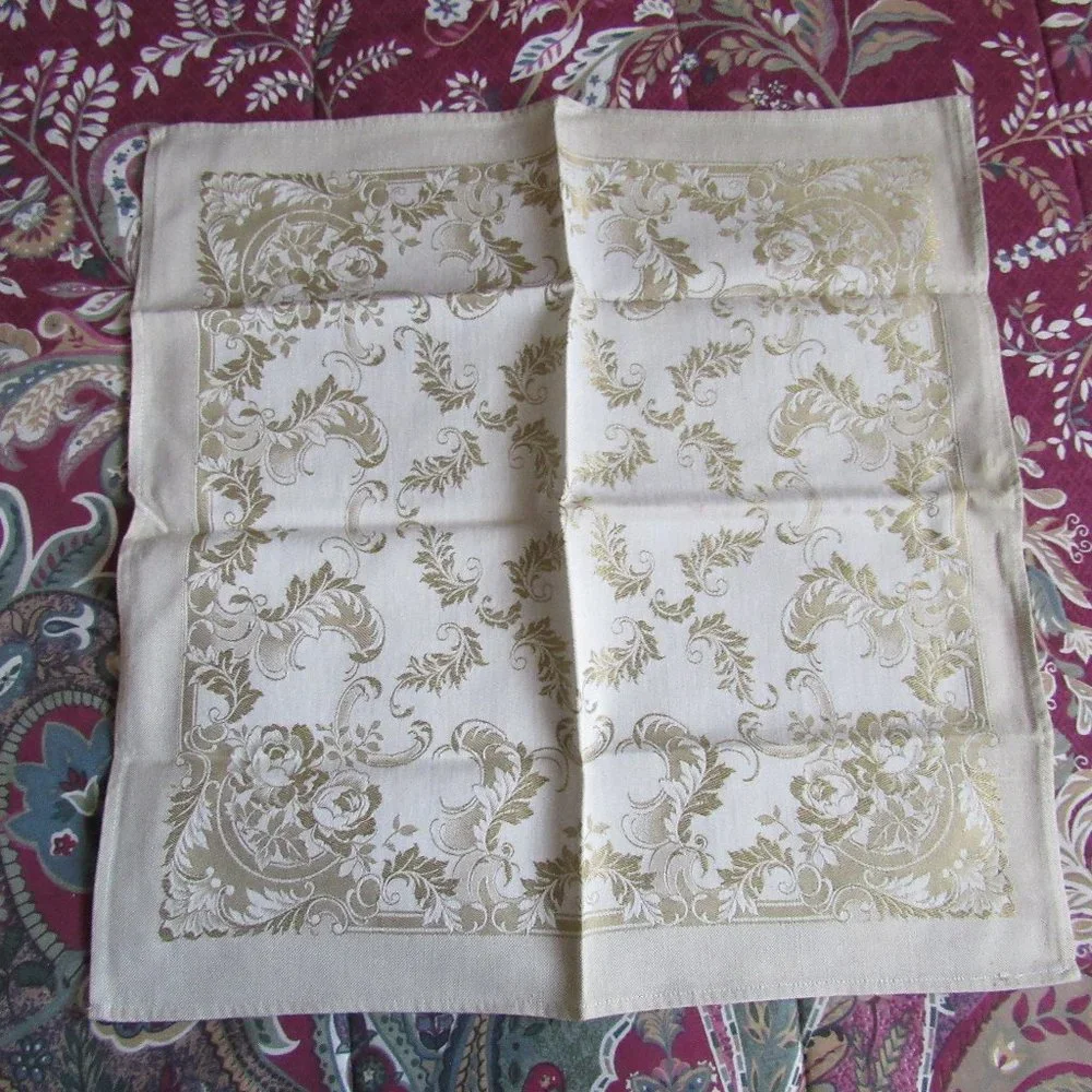 Set of 8 Gold Tone Napkins 17